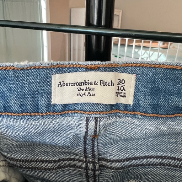 Abercrombie & Fitch Curve Love High Rise Mom Jeans - Picture 3 of 3